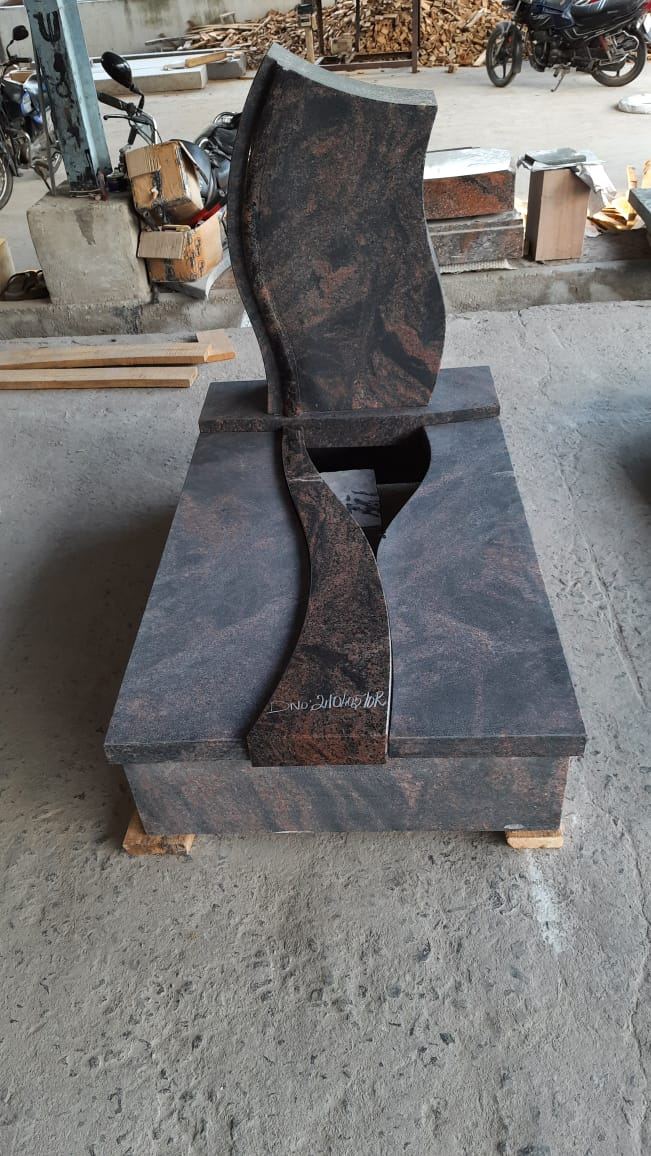 Grabstein, Granitkombination mit welligem Detail