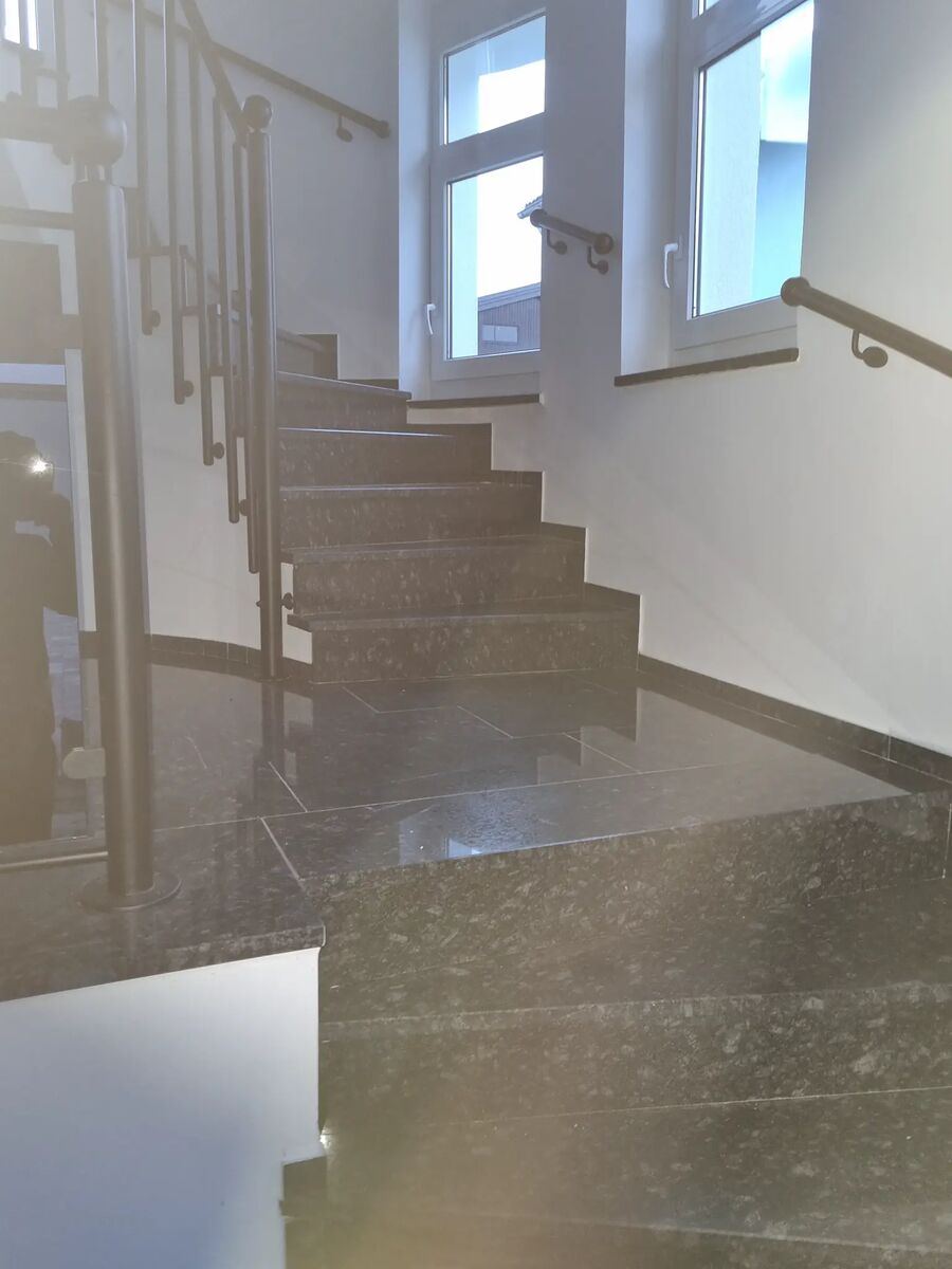 Innentreppe aus Granit Labrador Blue Pearl