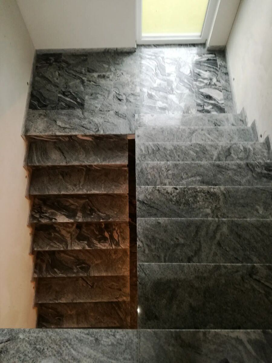Innentreppe aus Granit Viscount White