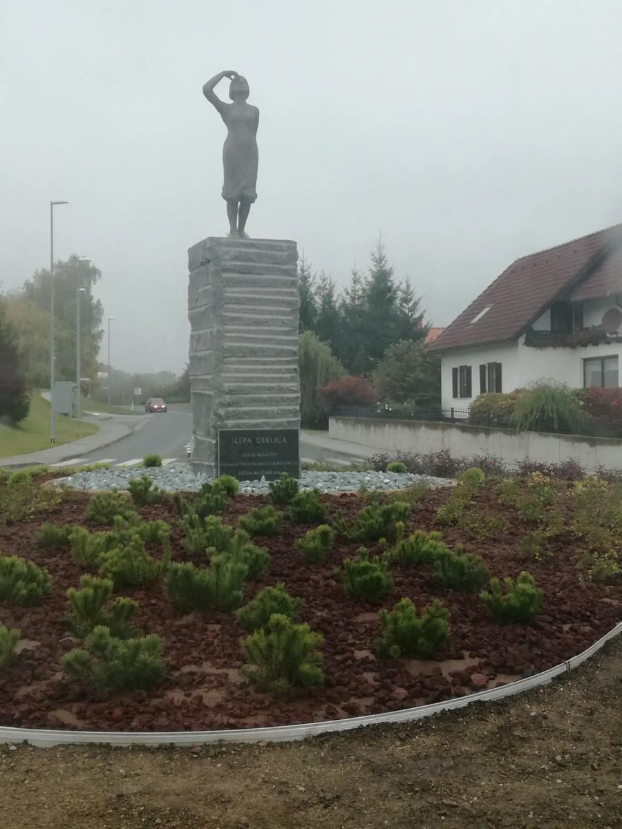 Blindes Mädchen, Frauenskulptur