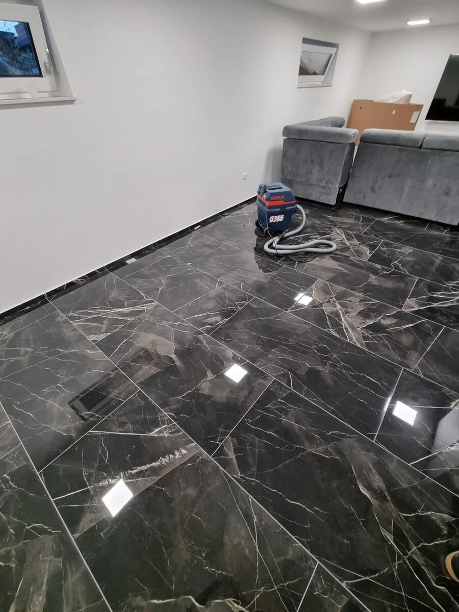 Böden und Treppen