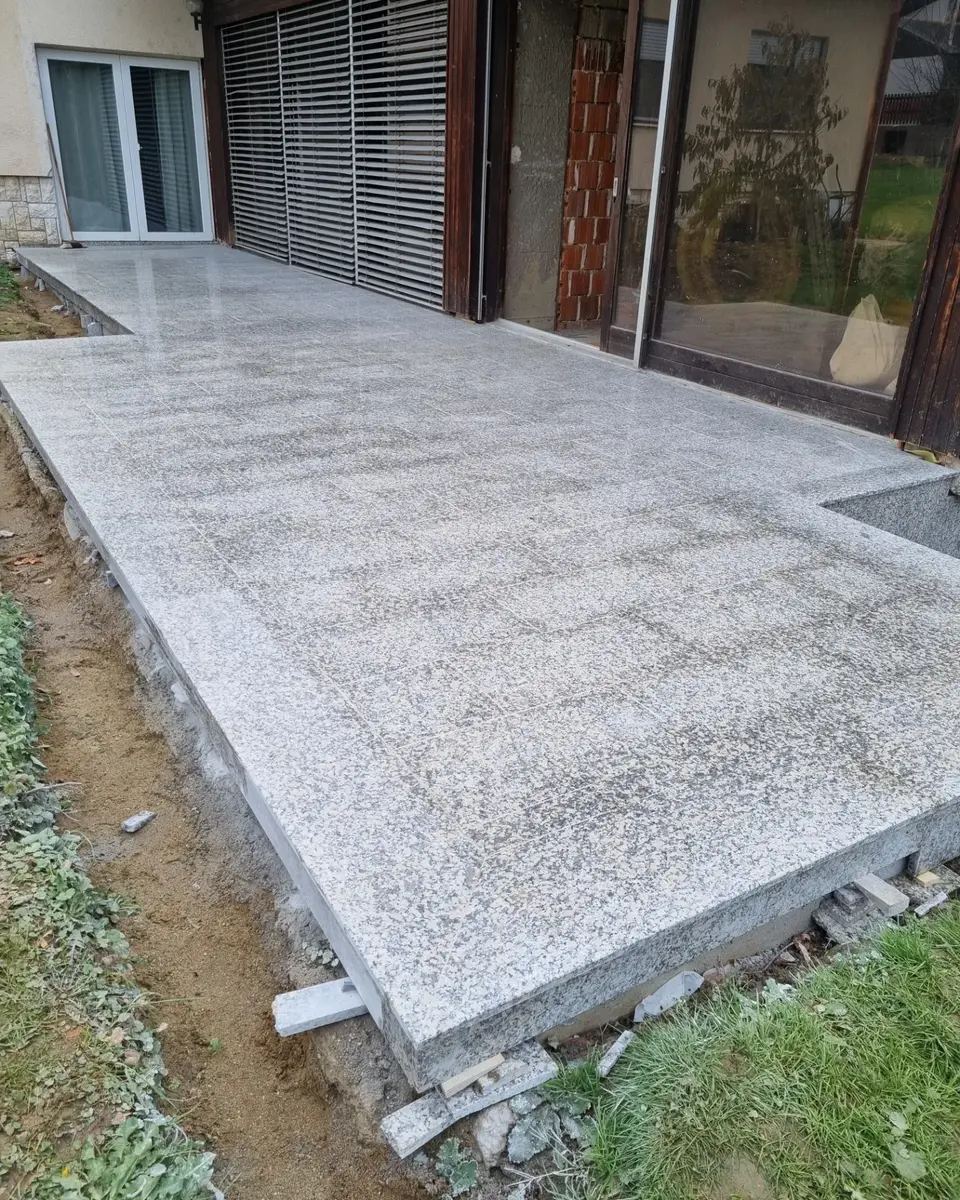 Außentreppe und Terrasse aus Granit